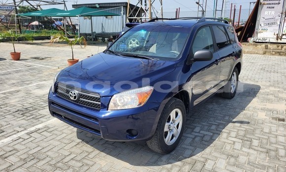 Comprar Usado Toyota RAV4 Azul Carro em Luanda em Luanda Province Comprar Usado Toyota RAV4 Azul Carro em Luanda em Luanda Province