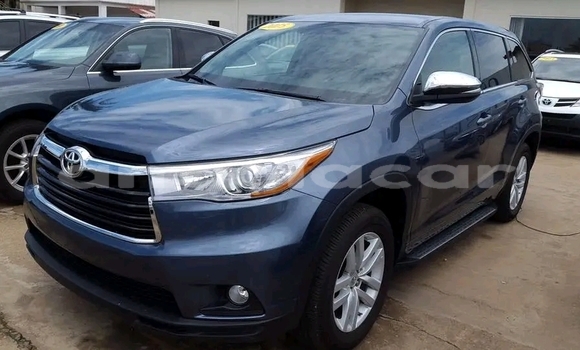 Buy Used Toyota Highlander Blue Car in Luena in Moxico