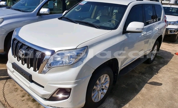 Acheter Occasion Voiture Toyota Land Cruiser Prado Blanc à Luena, Moxico Acheter Occasion Voiture Toyota Land Cruiser Prado Blanc à Luena, Moxico