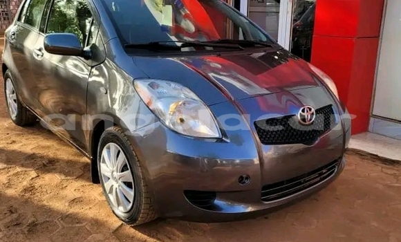 Buy Used Toyota Yaris Blue Car in Benguela in Benguela