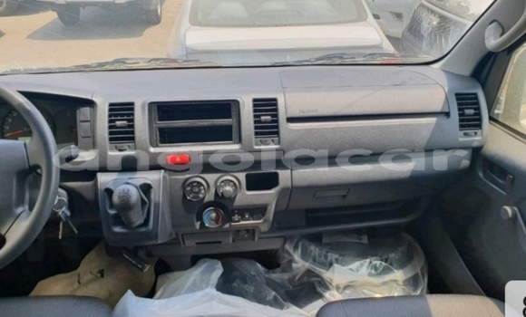 Buy Used Toyota Hiace White Car in Luena in Moxico Buy Used Toyota Hiace White Car in Luena in Moxico