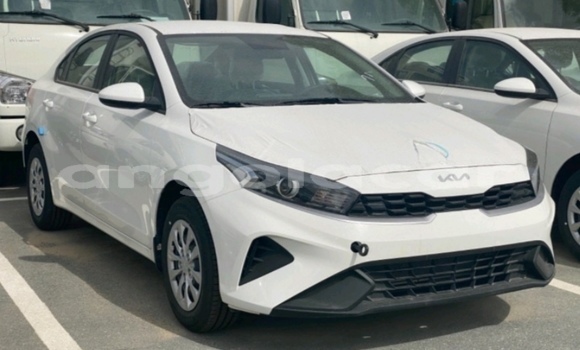 Comprar Usado Kia Cerato Branco Carro em Luena em Moxico