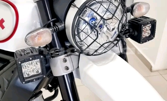 Acheter Neuf Moto Ducati SCRAMBLER Blanc à Luanda, Province de Luanda Acheter Neuf Moto Ducati SCRAMBLER Blanc à Luanda, Province de Luanda