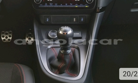 Acheter Occasion Voiture Toyota Yaris Rouge à Luena, Moxico Acheter Occasion Voiture Toyota Yaris Rouge à Luena, Moxico