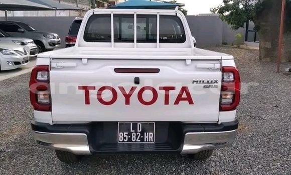 Comprar Usado Toyota Hilux Branco Carro em Luanda em Luanda Province