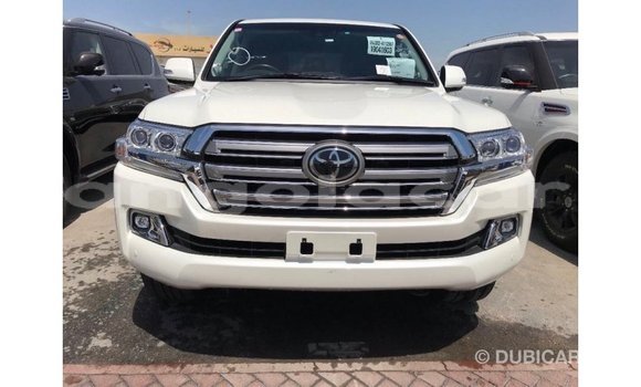 Acheter Import Voiture Toyota Land Cruiser Blanc à Import - Dubai, Province de Bengo Acheter Import Voiture Toyota Land Cruiser Blanc à Import - Dubai, Province de Bengo