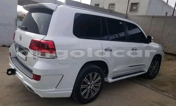 Acheter Occasion Voiture Toyota Land Cruiser Blanc à Luanda, Province de Luanda Acheter Occasion Voiture Toyota Land Cruiser Blanc à Luanda, Province de Luanda