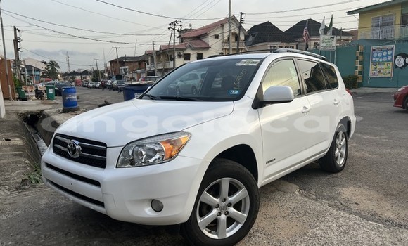 Acheter Occasion Voiture Toyota RAV4 Blanc à Luanda, Province de Luanda