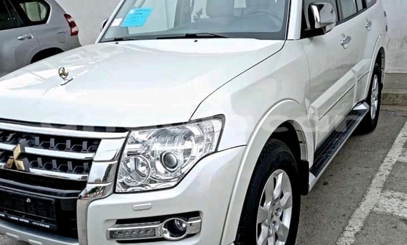 Acheter Occasion Voiture Mitsubishi Pajero Blanc à Luanda, Province de Luanda Acheter Occasion Voiture Mitsubishi Pajero Blanc à Luanda, Province de Luanda