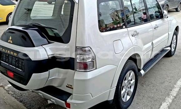 Buy Used Mitsubishi Pajero White Car in Luanda in Luanda Province Buy Used Mitsubishi Pajero White Car in Luanda in Luanda Province