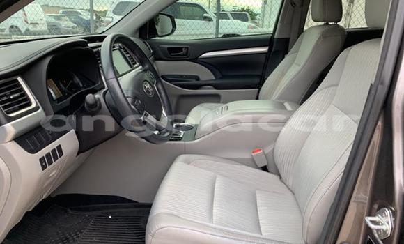 Comprar Usado Toyota Highlander Bege Carro em Luanda em Luanda Province Comprar Usado Toyota Highlander Bege Carro em Luanda em Luanda Province
