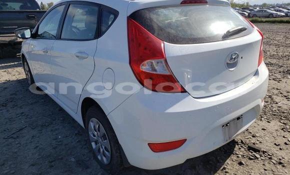 Acheter Occasion Voiture Hyundai Accent Blanc à Luanda, Province de Luanda