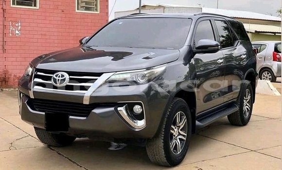 Acheter Occasion Voiture Toyota Fortuner Noir à Luena, Moxico