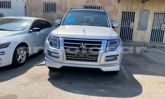 Buy Used Mitsubishi Pajero Silver Car in Luanda in Luanda Province Buy Used Mitsubishi Pajero Silver Car in Luanda in Luanda Province
