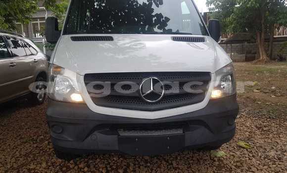 Comprar Usado Mercedes-Benz 190–Series Branco Carro em Luanda em Luanda Province