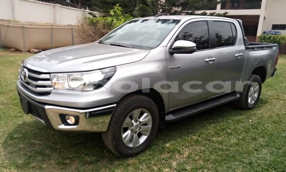 Comprar Usado Toyota Hilux Prata Carro em Luanda em Luanda Province