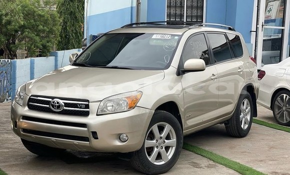 Comprar Usado Toyota RAV4 Prata Carro em Luanda em Luanda Province