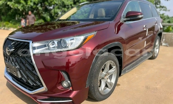 Comprar Usado Toyota Highlander Marrom Carro em Luena em Moxico