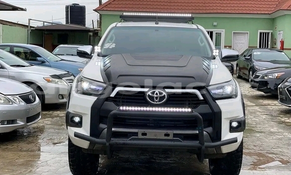 Acheter Occasion Voiture Toyota Hiluxe Revo Blanc à Luena, Moxico Acheter Occasion Voiture Toyota Hiluxe Revo Blanc à Luena, Moxico