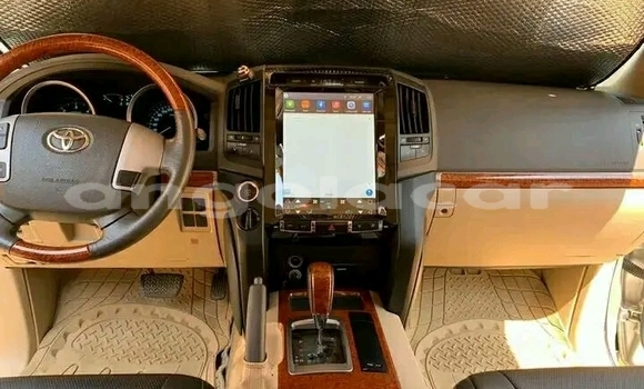 Buy Used Toyota Land Cruiser Silver Car in Luanda in Luanda Province Buy Used Toyota Land Cruiser Silver Car in Luanda in Luanda Province