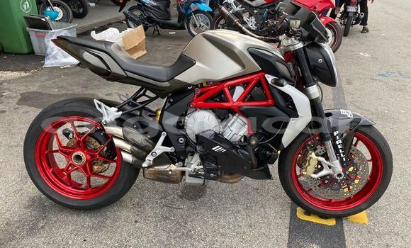 Comprar Usado Datsun Laurel Vermelho Carro em Luanda em Luanda Province Comprar Usado Datsun Laurel Vermelho Carro em Luanda em Luanda Province