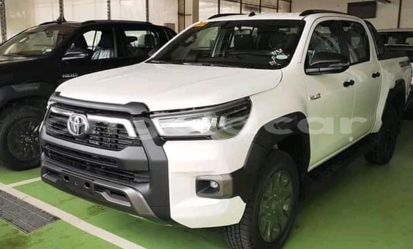 Buy Used Toyota Hilux White Car in Luanda in Luanda Province
