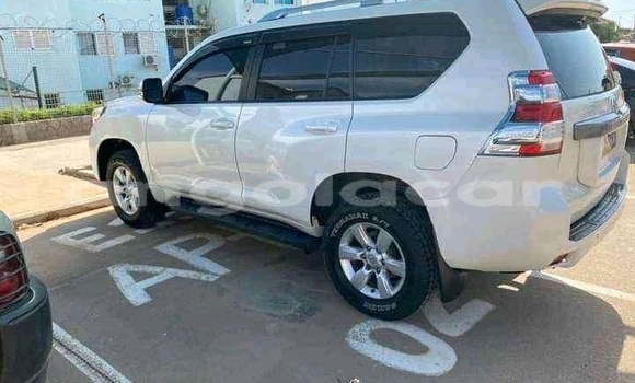 Acheter Occasion Voiture Toyota Land Cruiser Prado Blanc à Luanda, Province de Luanda Acheter Occasion Voiture Toyota Land Cruiser Prado Blanc à Luanda, Province de Luanda