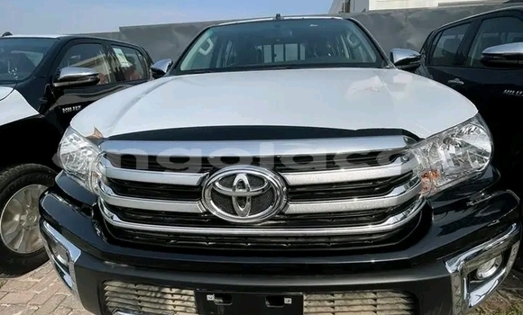 Buy Used Toyota Hilux Black Car in Luanda in Luanda Province