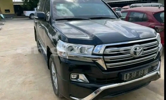 Buy Used Toyota Land Cruiser Black Car in Luanda in Luanda Province