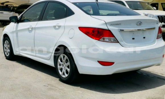 Comprar Usado Hyundai Accent Branco Carro em Luena em Moxico Comprar Usado Hyundai Accent Branco Carro em Luena em Moxico