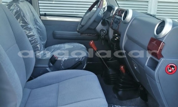 Comprar Usado Toyota Land Cruiser Branco Carro em Luena em Moxico Comprar Usado Toyota Land Cruiser Branco Carro em Luena em Moxico