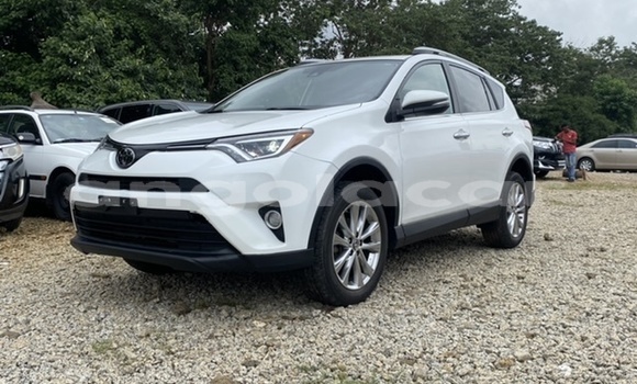 Comprar Usado Toyota RAV4 Branco Carro em Luanda em Luanda Province Comprar Usado Toyota RAV4 Branco Carro em Luanda em Luanda Province