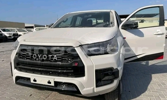 Comprar Usado Toyota Hilux Branco Carro em Luena em Moxico Comprar Usado Toyota Hilux Branco Carro em Luena em Moxico