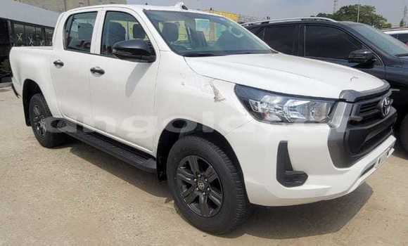 Comprar Usado Toyota Hilux Branco Carro em Luena em Moxico