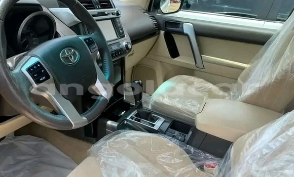 Comprar Usado Toyota Prado Branco Carro em Luena em Moxico Comprar Usado Toyota Prado Branco Carro em Luena em Moxico