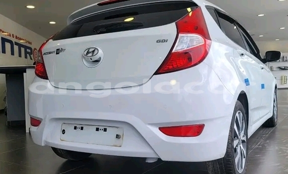 Acheter Occasion Voiture Hyundai Accent Blanc à Luanda, Province de Luanda