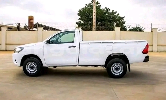 Buy Used Toyota Hilux White Car in Luanda in Luanda Province Buy Used Toyota Hilux White Car in Luanda in Luanda Province