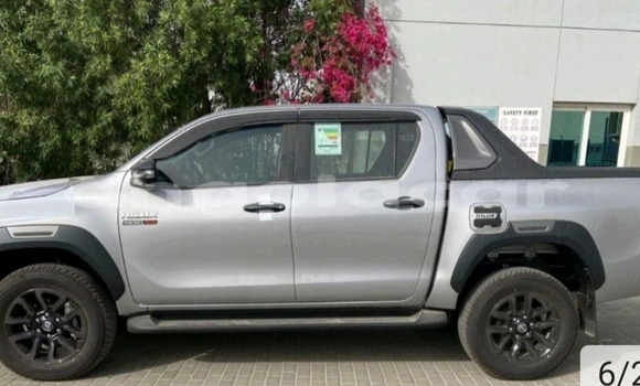 Buy Used Toyota Hilux Silver Car in Luena in Moxico Buy Used Toyota Hilux Silver Car in Luena in Moxico