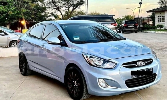 Comprar Usado Hyundai Accent Azul Carro em Luena em Moxico