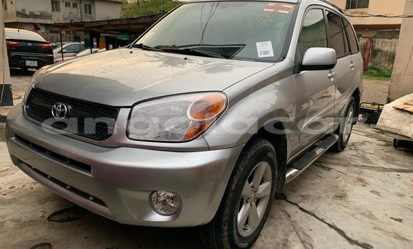 Comprar Usado Toyota RAV4 Prata Carro em Luanda em Luanda Province