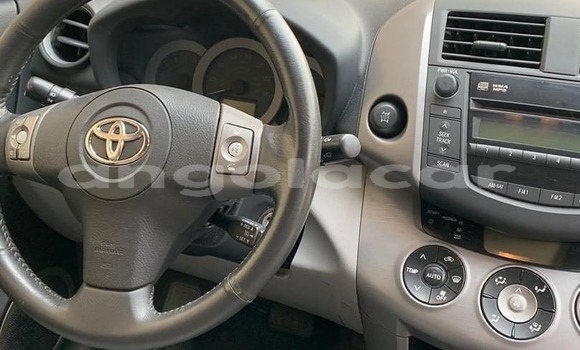 Comprar Usado Toyota RAV4 Vermelho Carro em Luanda em Luanda Province Comprar Usado Toyota RAV4 Vermelho Carro em Luanda em Luanda Province