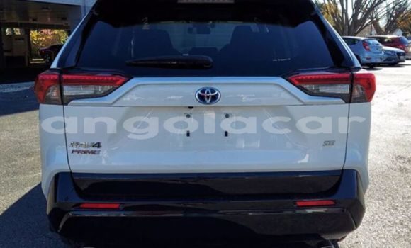 Comprar Usado Toyota RAV4 Branco Carro em Luena em Moxico Comprar Usado Toyota RAV4 Branco Carro em Luena em Moxico