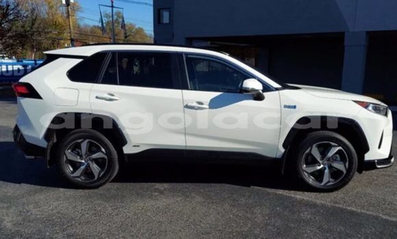 Comprar Usado Toyota RAV4 Branco Carro em Luena em Moxico Comprar Usado Toyota RAV4 Branco Carro em Luena em Moxico