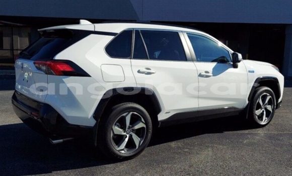 Comprar Usado Toyota RAV4 Branco Carro em Luena em Moxico Comprar Usado Toyota RAV4 Branco Carro em Luena em Moxico