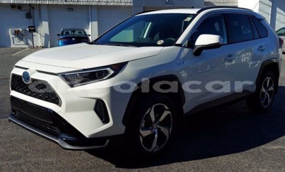 Comprar Usado Toyota RAV4 Branco Carro em Luena em Moxico Comprar Usado Toyota RAV4 Branco Carro em Luena em Moxico