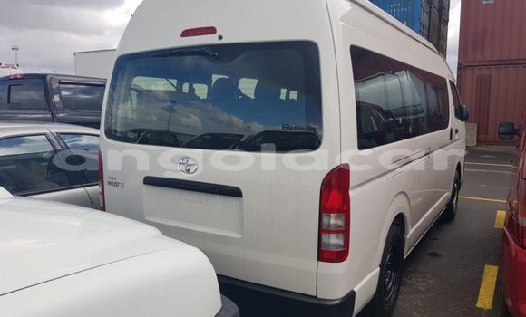 Buy Used Toyota Hiace White Car in Luena in Moxico Buy Used Toyota Hiace White Car in Luena in Moxico