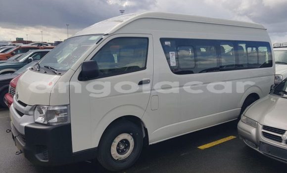 Buy Used Toyota Hiace White Car in Luena in Moxico Buy Used Toyota Hiace White Car in Luena in Moxico