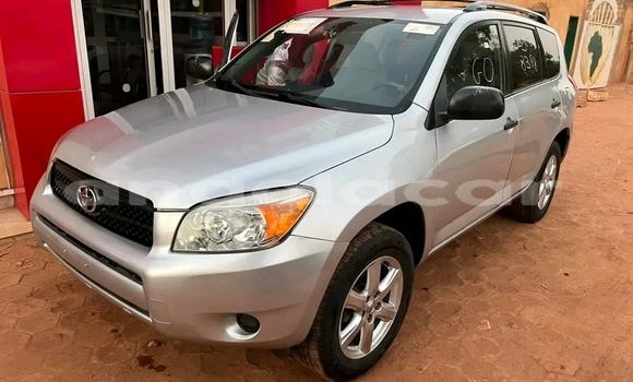 Comprar Usado Toyota RAV4 Outro Carro em N’dalatando em Cuanza Norte Province