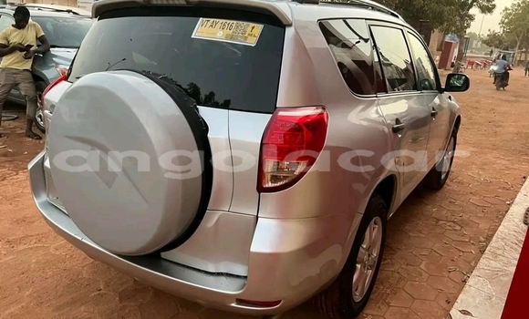 Comprar Usado Toyota RAV4 Outro Carro em N’dalatando em Cuanza Norte Province Comprar Usado Toyota RAV4 Outro Carro em N’dalatando em Cuanza Norte Province