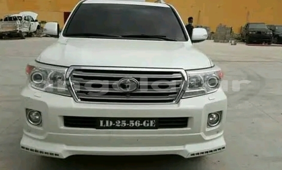 Buy Used Toyota Land Cruiser White Car in Luanda in Luanda Province